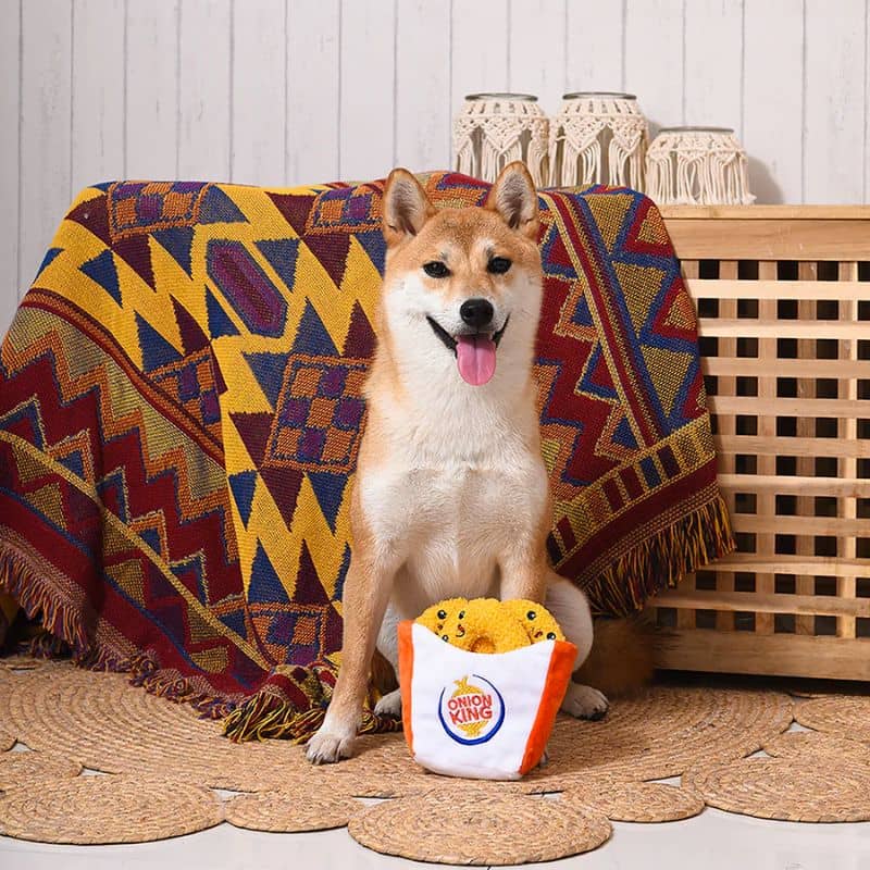 jouet interactif et d'occupation pour chien en forme de beignet d'oignon onion ring food party Hugsmart