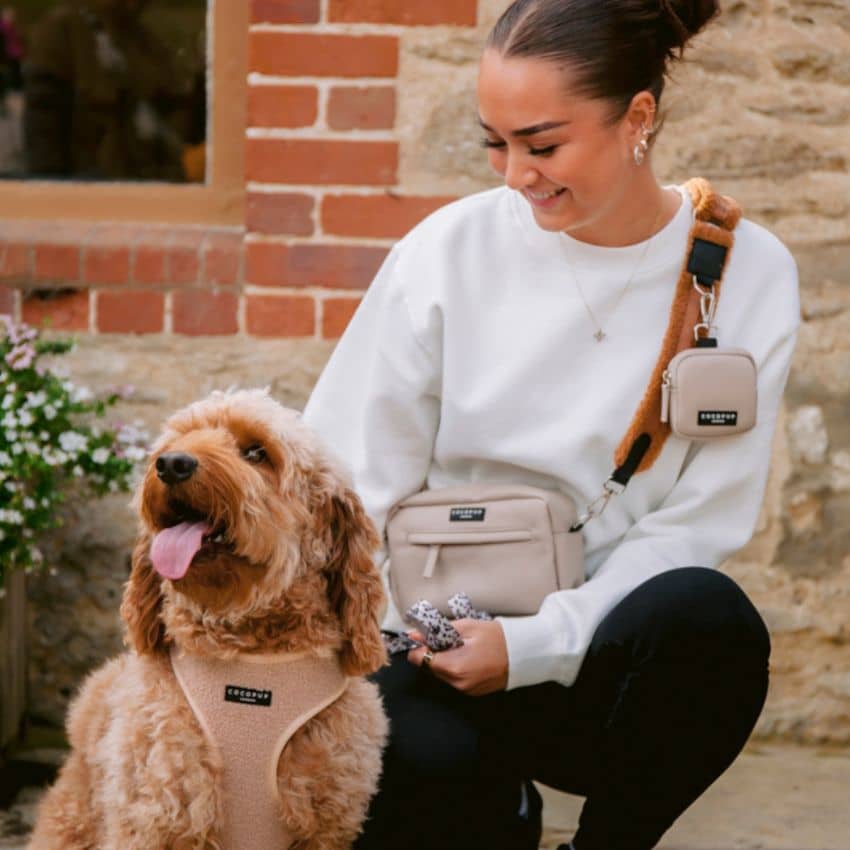 sélection shopping pour dog mom : sac balade cocopup, casquette, chaussettes races coucou suzette