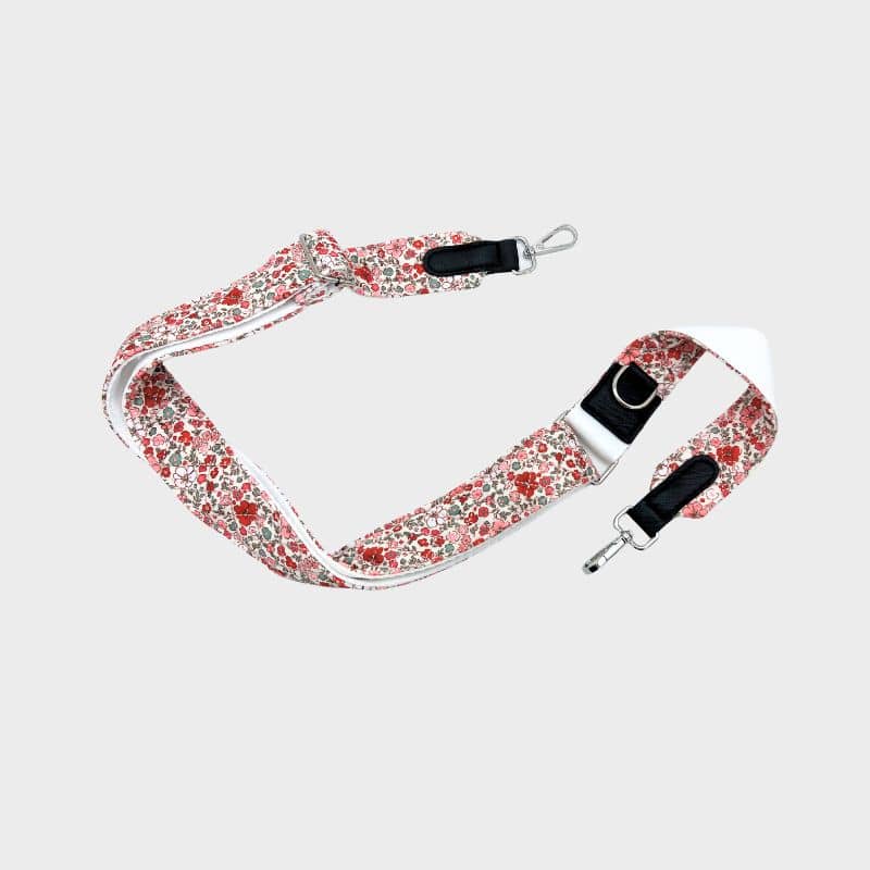 Anse pour le dog walking bag de la marque cocopup london - quilted cute flowers