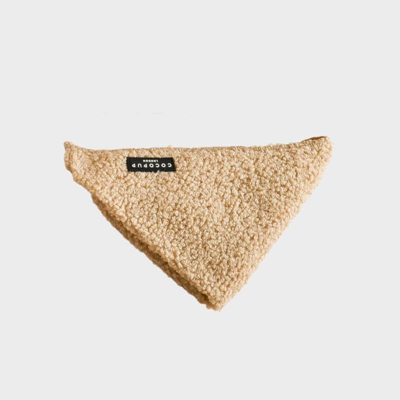 Bandana pour chien teddy en beige de Cocopup London