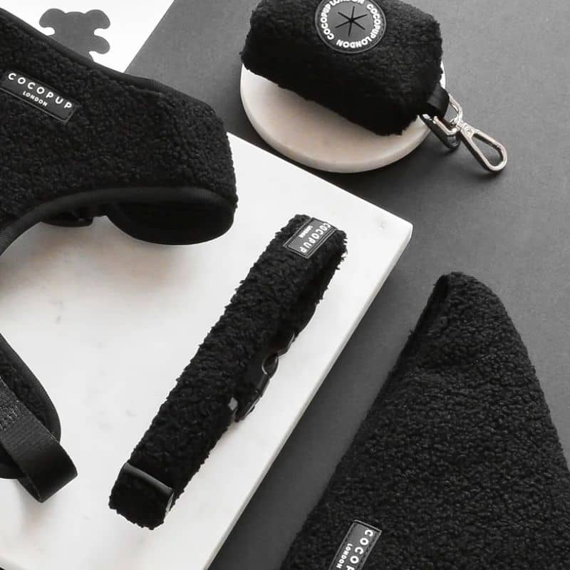 Collier pour chien tendance noir hiver moumoute Cocopup London