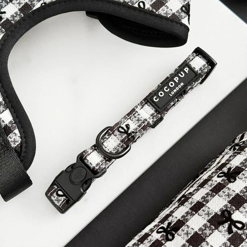 Collier pour chien confortable en tissu motif vichy noir et blanc de Cocopup London