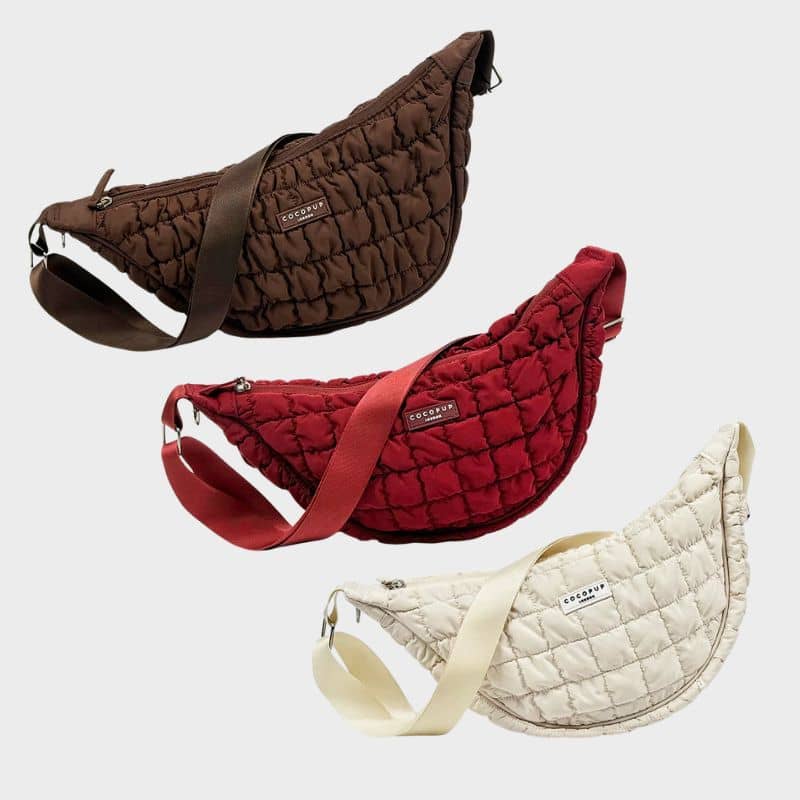 Sac de promenade pour balader son chien de Cocopup London : Crossbody crescent dog walking bag