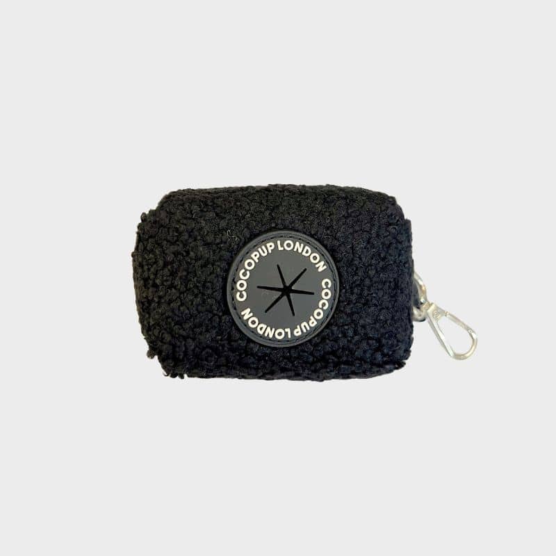 Distributeur de sac à crotte pour chien en moumoute noir tendance