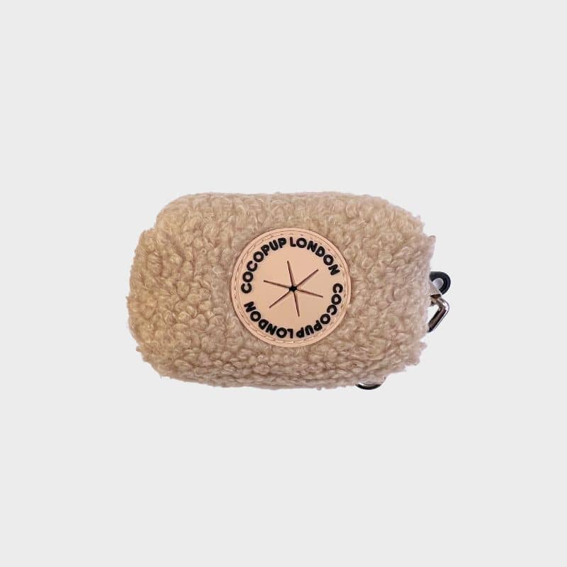 Distributeur de sac à crotte pour chien en moumoute beige tendance