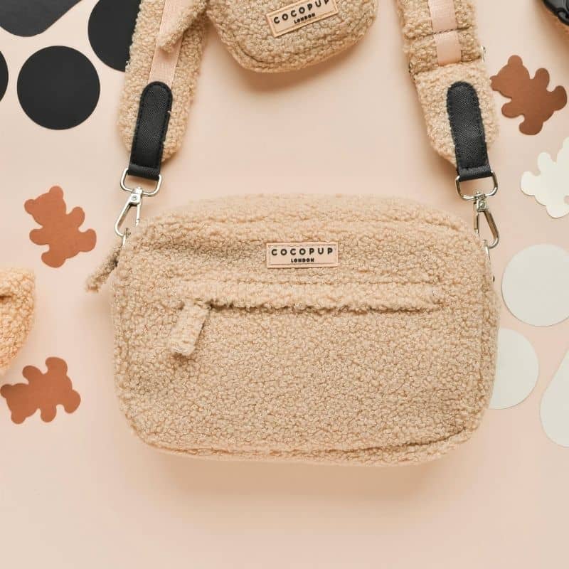 Détail Dog Walking Bag de Cocopup London en teddy beige rupert