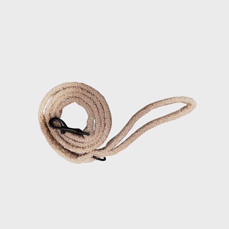 Laisse pour chien en teddy beige de Cocopup London