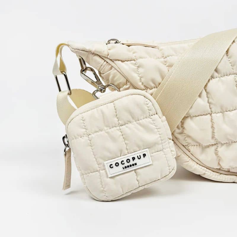 Mini treat bag pour les friandises de chien de cocopup london en blanc cloud