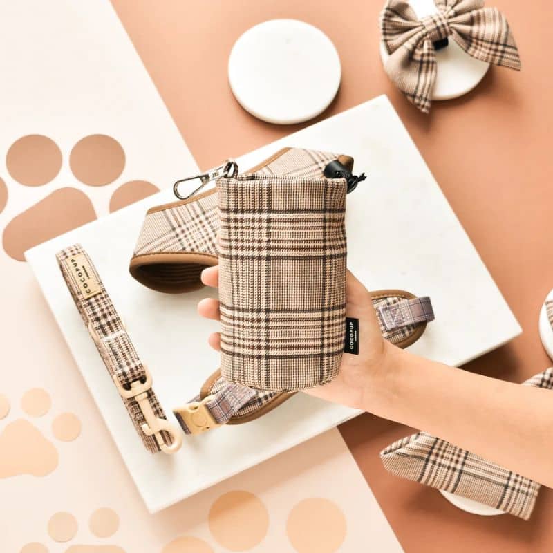Pochette pour les friandises d'éducation de chien de Cocopup London motif Pup plaid - carreaux beige