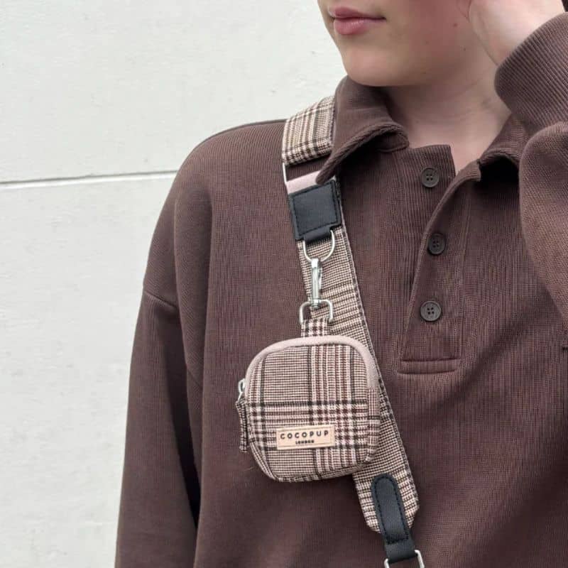 Mini pochette pour les friandises de chien de Cocopup London - carreaux marron pup plaid