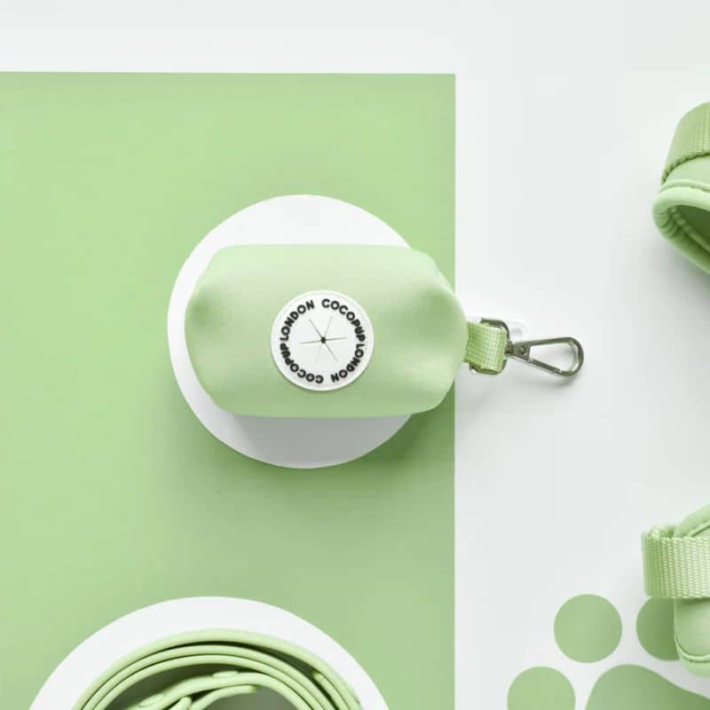 Poop bag holder de Cocopup London en vert matcha