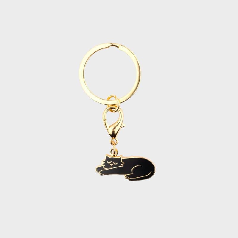 Porte-clé en forme de chat noir avec détails dorés