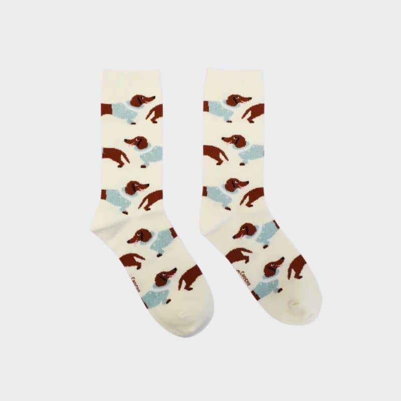 Chaussettes teckel frileux de la marque Coucou Suzette de couleur écru pour un cadeau à un humain