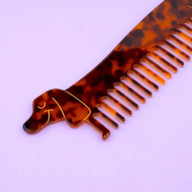 Peigne en forme de teckel de Coucou Suzette avec détails dorés