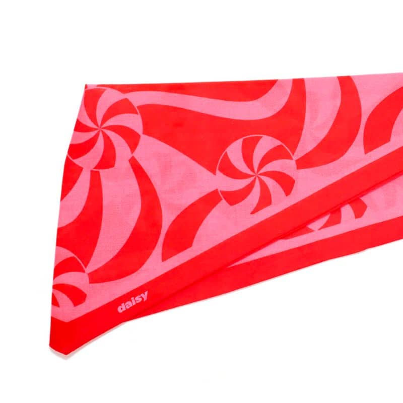 Détail du bandana en coton pour chien de Daisy By Shelby en coton