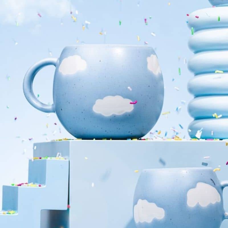 Détail de la tasse mug pour boire le café de egg back home - dispo en dog mom, dog dad ou cat mom