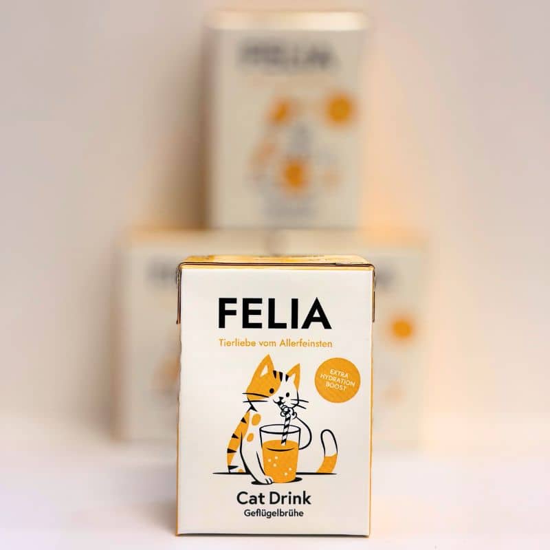 Boisson pour chat Fred & Felia au bouillon de poulet, idéal pour les chats qui ne boivent pas assez et souffrent de maladie rénale et déshydratation pour agrémenter la ration