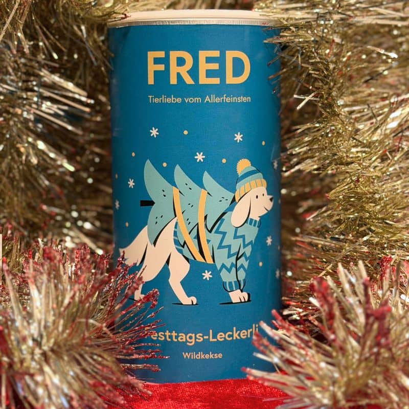 Friandises de Noel pour chien Fred & Felia en forme d’étoiles rouges et vertes au gibier pour célébrer les fêtes et faire plaisir à son animal