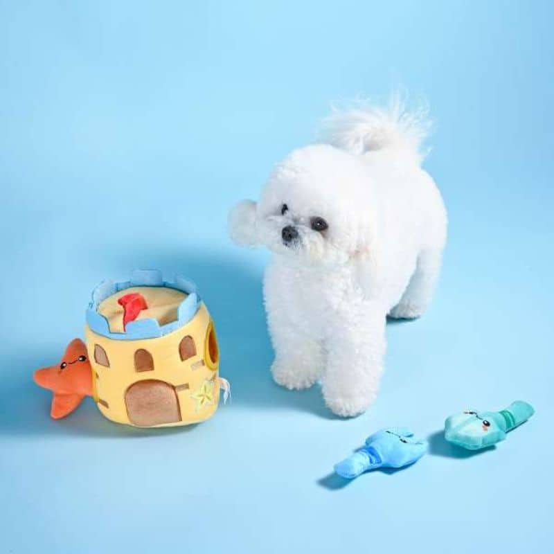 Jeu de fouille de la marque Hugsmart en forme de chateau de sable pour chien  beach Daze pour le nosework 