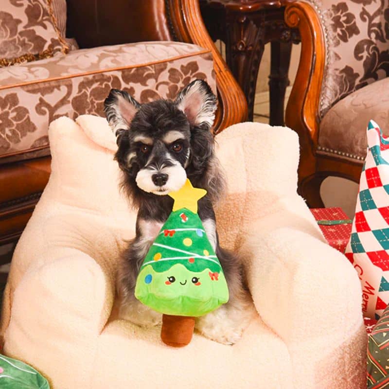 jouet peluche pour chien destructeur en forme de sapin de noel avec un jouet bonus en forme de cadeau à l'intérieur Happy woofmas christmas tree Hugsmart