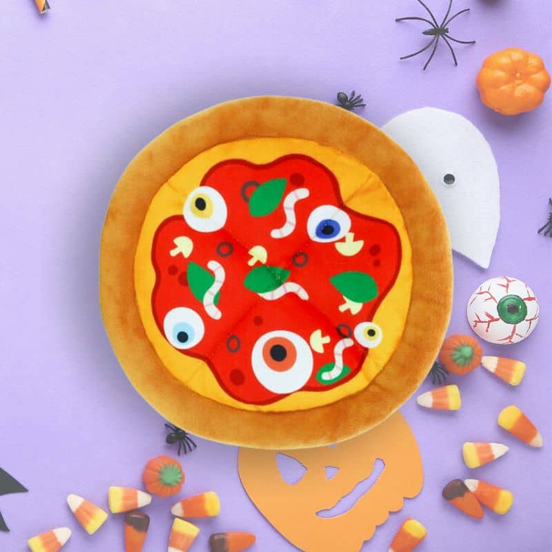 jouet peluche halloween pour chien en forme de pizza avec des yeux et des asticots Hugsmart