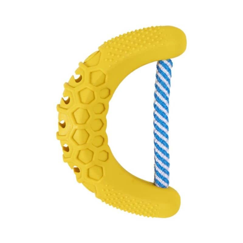 Jw Pet banana chew-ee dental chew toy est un jouet résistant à macher pour chien permettant de nettoyer les dents de votre chien en mettant du dentifrice dans les cavités 