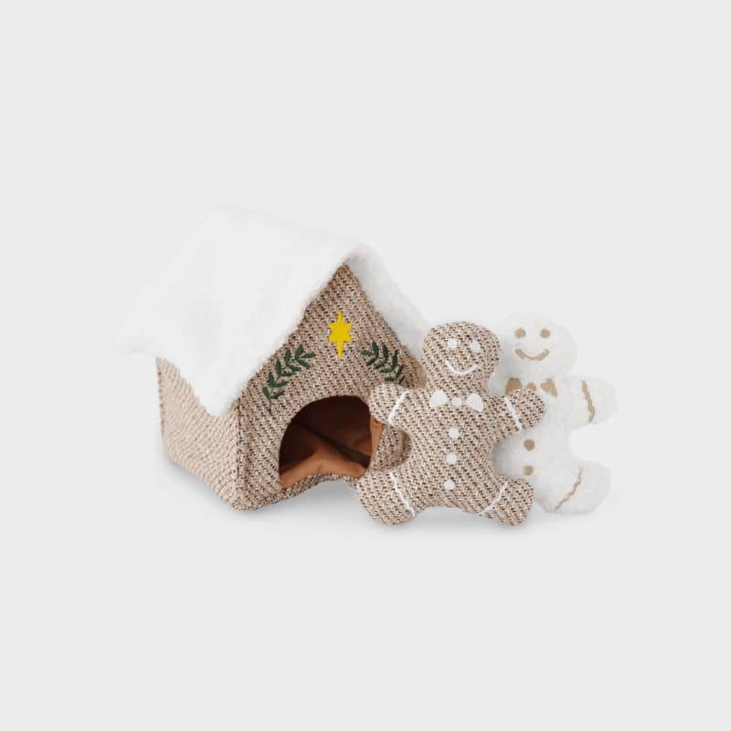 peluche de fouille pour occuper son chien en forme de maison et bonhommes en pain d'épices dans lequel cacher des friandises * Gingerbread house nosework toy Lambwolf Collective