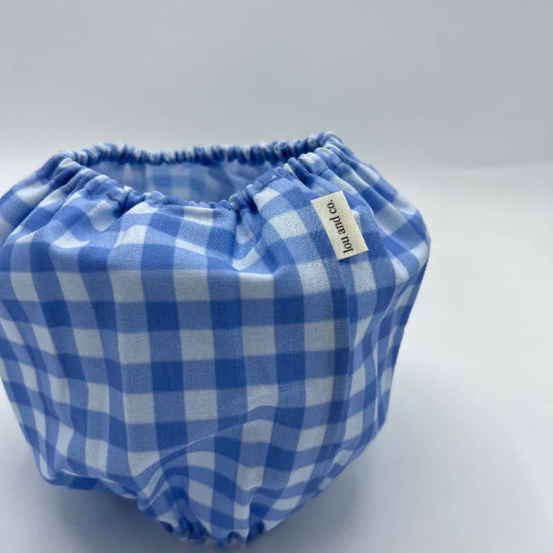 snood pour chien en coton motif vichy petits carreaux bleu Lou & Co - protection des longues oreilles contre les épillets et l'humidité