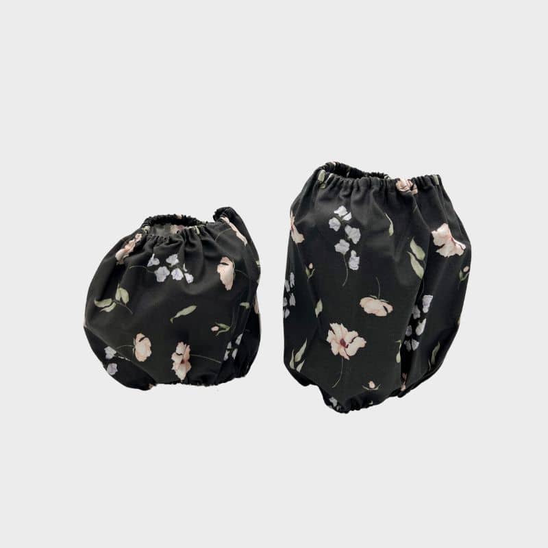 snood pour chien en coton motif dark floral Lou & Co - protection des longues oreilles contre les épillets et l'humidité