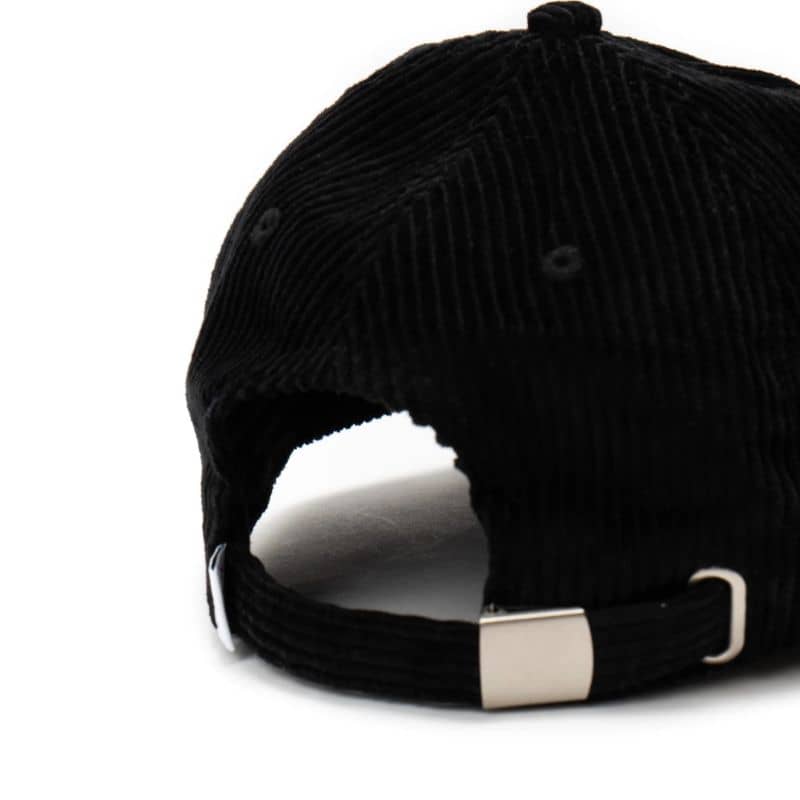 Détail de la casquette pour les maîtres de chien dog dad en velours en noir de Lucy and co