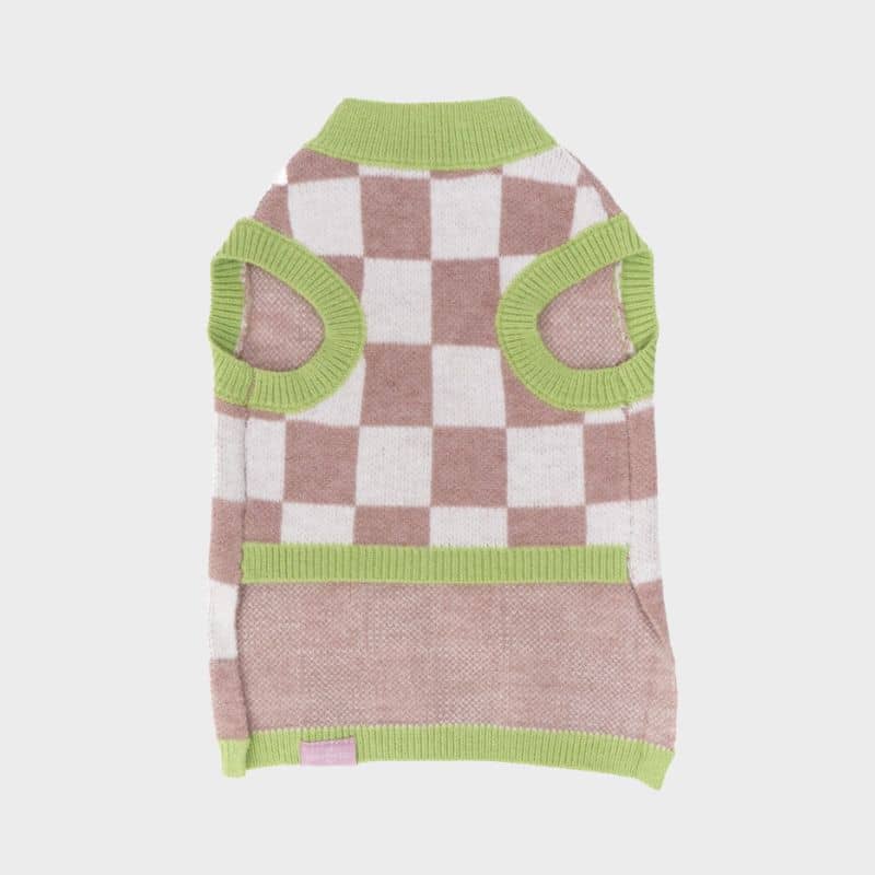 Détail du pull pour chien à carreaux beige et vert de Lucy & co