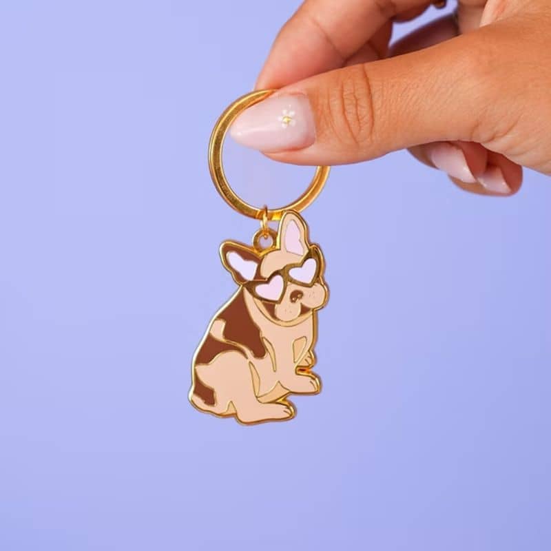 Porte-clé en forme de bouledogue français de Malicieuse avec lunettes en forme de coeur