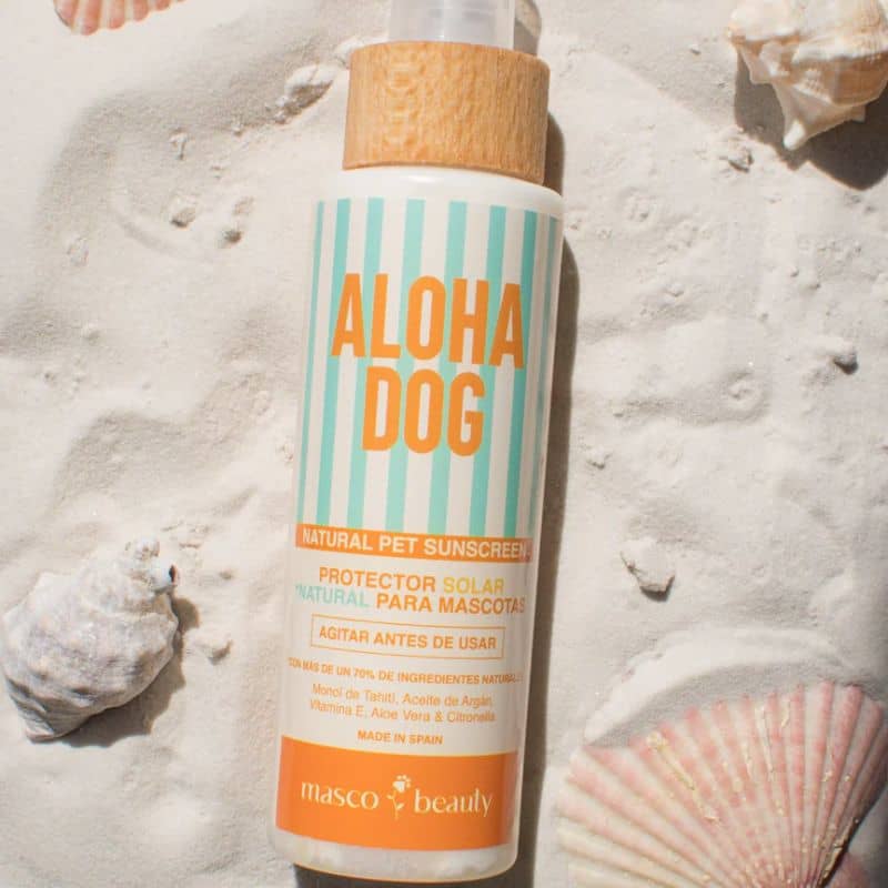  Cette crème solaire Aloha Dog pour chien et chat Masco Beauty permet de protéger les zones peu poilues, le museau, l'abdomen & co des brûlures dues à l'exposition au soleil.