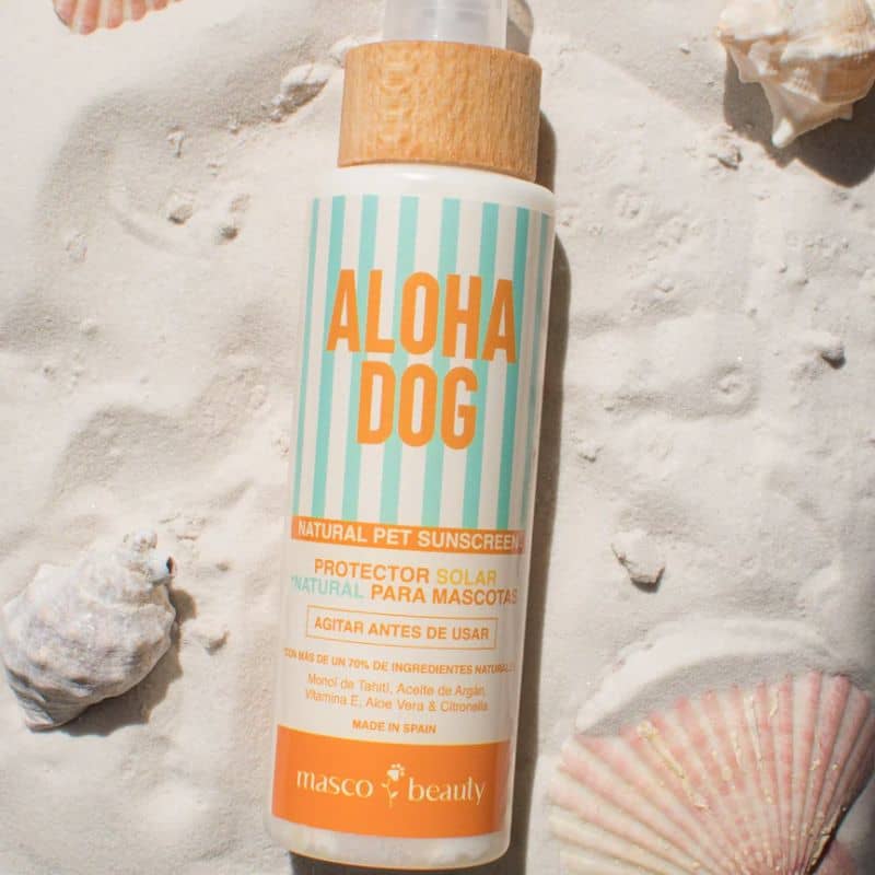  Cette crème solaire Aloha Dog pour chien et chat Masco Beauty permet de protéger les zones peu poilues, le museau, l'abdomen & co des brûlures dues à l'exposition au soleil.