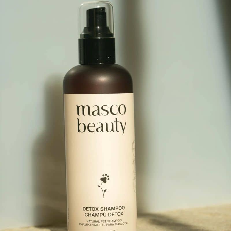 Ce shampoing Detox pour chien et chat Masco Beauty à haute teneur en aloe vera (20%) est particulièrement adapté aux peaux sensibles