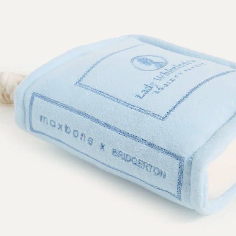 jouet peluche pour chien en forme de livre avec corde coulissante Lady Whistledown collaboration exclusive Maxbone Bridgerton
