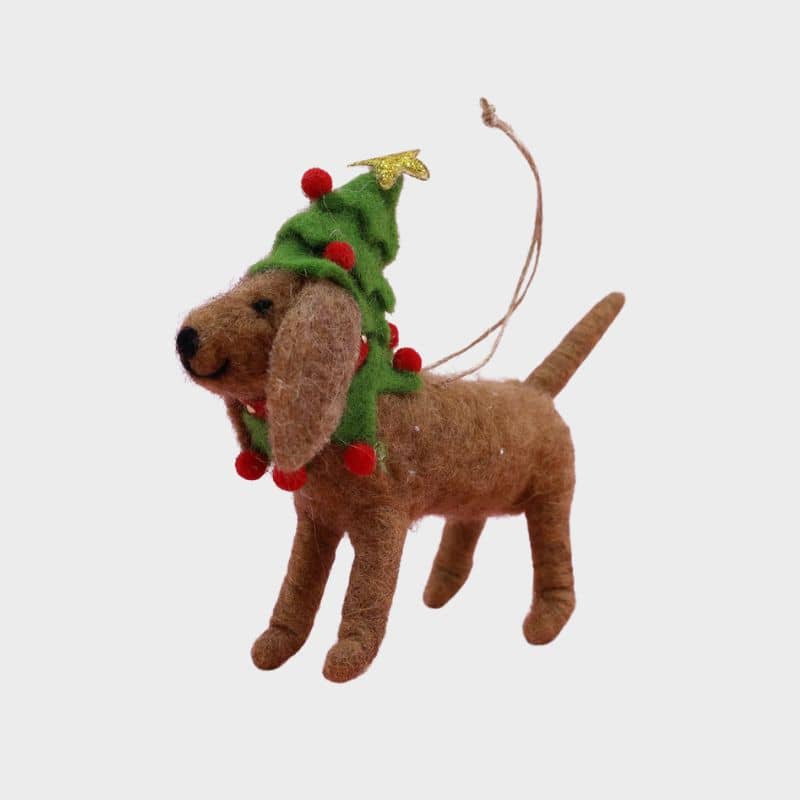 Decoration de Noël en feutre de Pablo & Co en forme de chien avec sapin de Noël