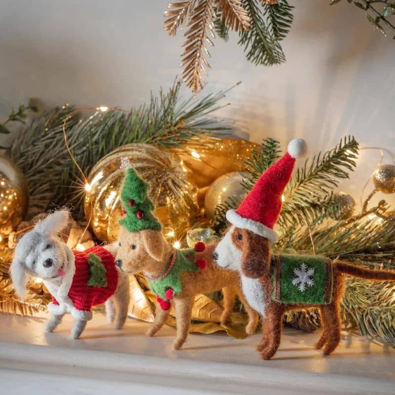 Décoration de Noël artisanal en feutre et laine en forme de chien marrant et mignon