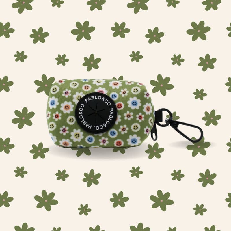 Poop bag pour crotte de chien de Pablo & Co en vert fleurs