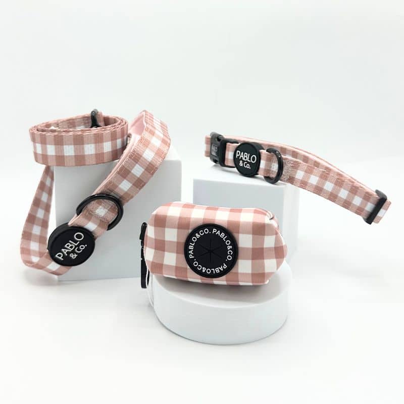 Distributeur de sac à déjection chien de Pablo & Co collection chocolate gingham - carreaux marron