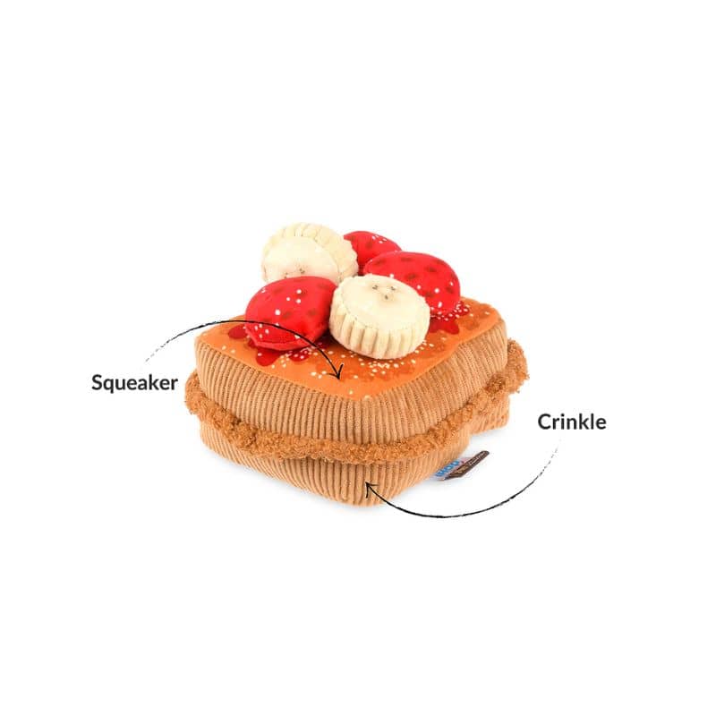 jouet peluche pour chien PLAY x IHOP en forme de toast de pain perdu / french toast qui couine 