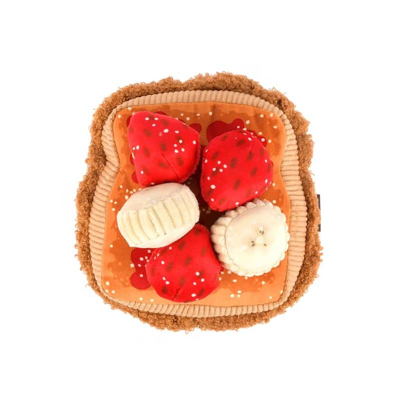 jouet peluche pour chien PLAY x IHOP en forme de toast de pain perdu / french toast qui couine 