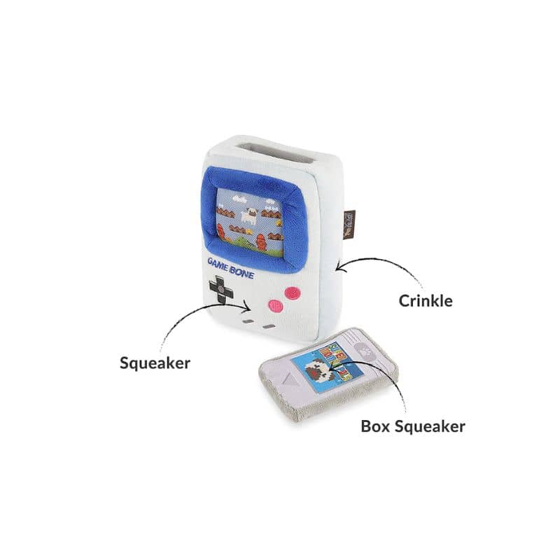 jouet peluche pour chien 2 en 1 en forme de console de jeu Game Boy qui couine et fait du bruit de papier froissé de la marque PLAY - Game Bone dans la collection 90's classic