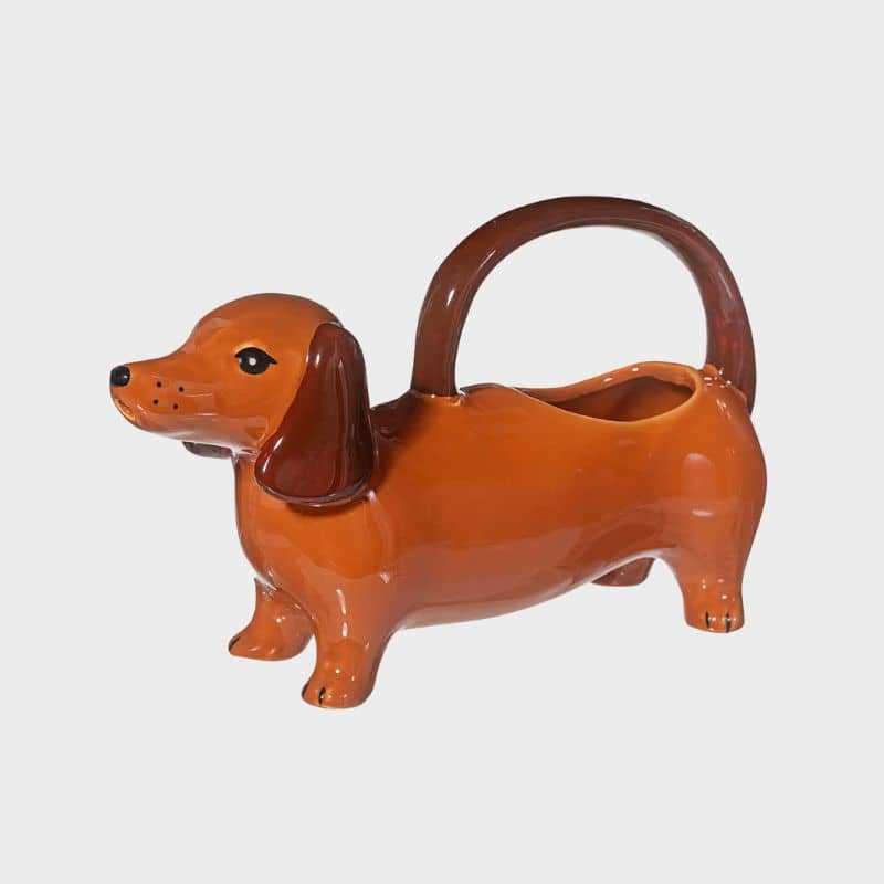Arrosoir en forme de chien saucisse teckel de Sass & Belle