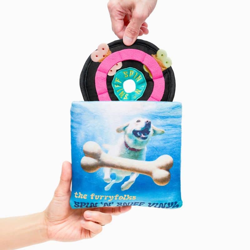 jouet de fouille et d'occupation pour chien en forme de disque vinyl The Furryfolks dans lequel cacher des friandises