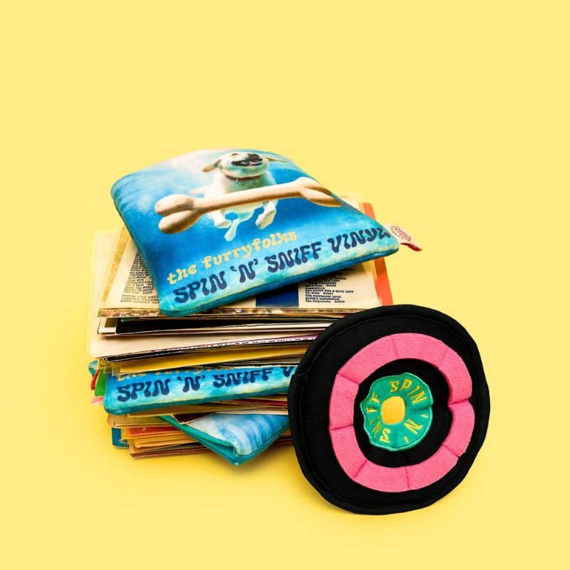 Jouet ludique The Furryfolks pour chien, disque vinyle à friandises pour activité de fouille amusante.