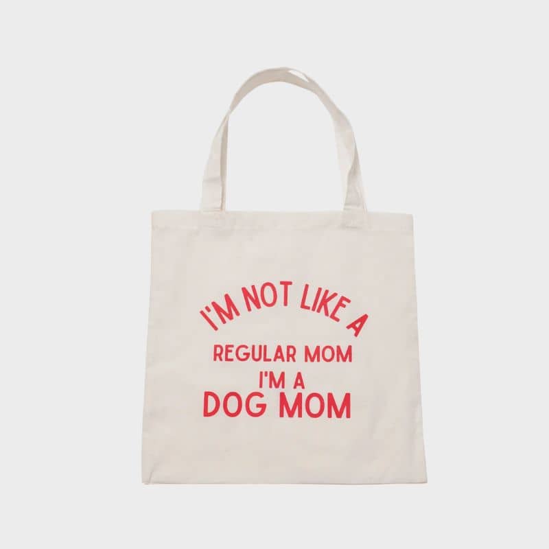 Tote bag en coton I'm not like a regular mom I'm a dog mom de The Paws