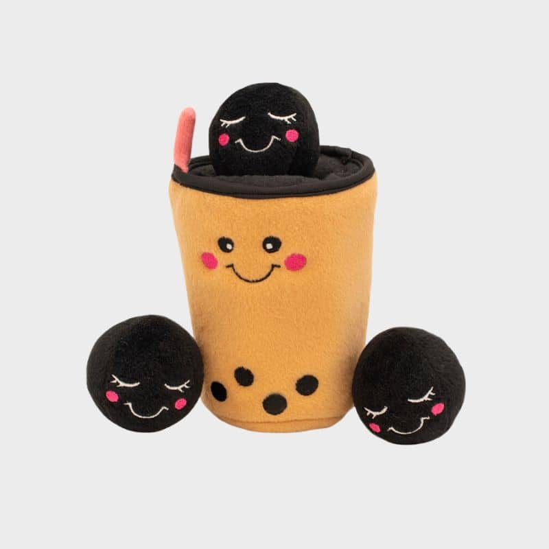 jouet interactif pour chien de la marque Zippy Paws "Boba Milk Tea" bubble tea dans lequel cacher des friandises 