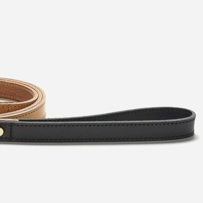 Laisse pour chien en cuir bicolore - Rocco en noir - détail poignée