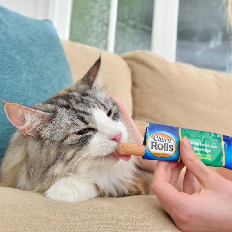 churu rolls inaba : frandises pour chat sous forme de bâtonnet au poulet avec coeur crème de thon 